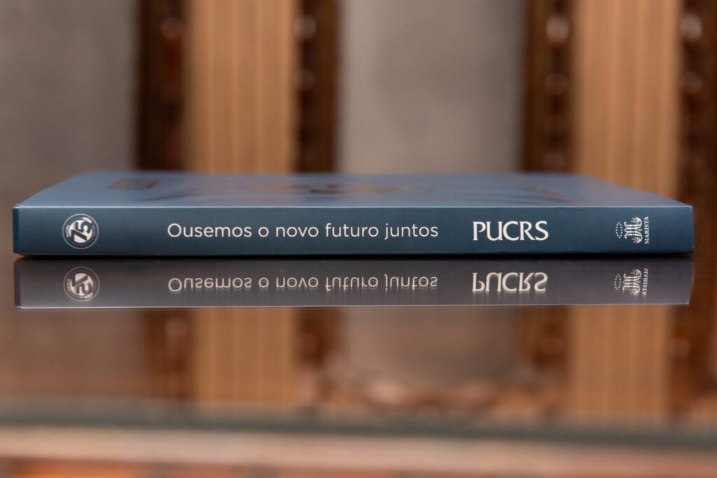 PUCRS lança livro