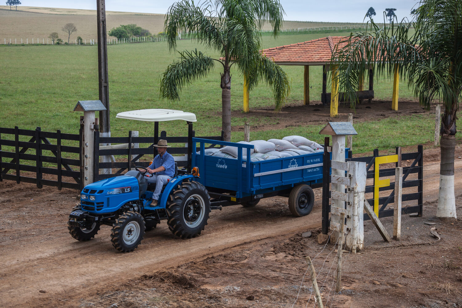 LS Tractor na Expointer