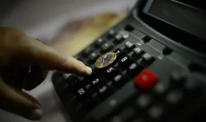 Inadimplência recua pelo segundo mês seguido