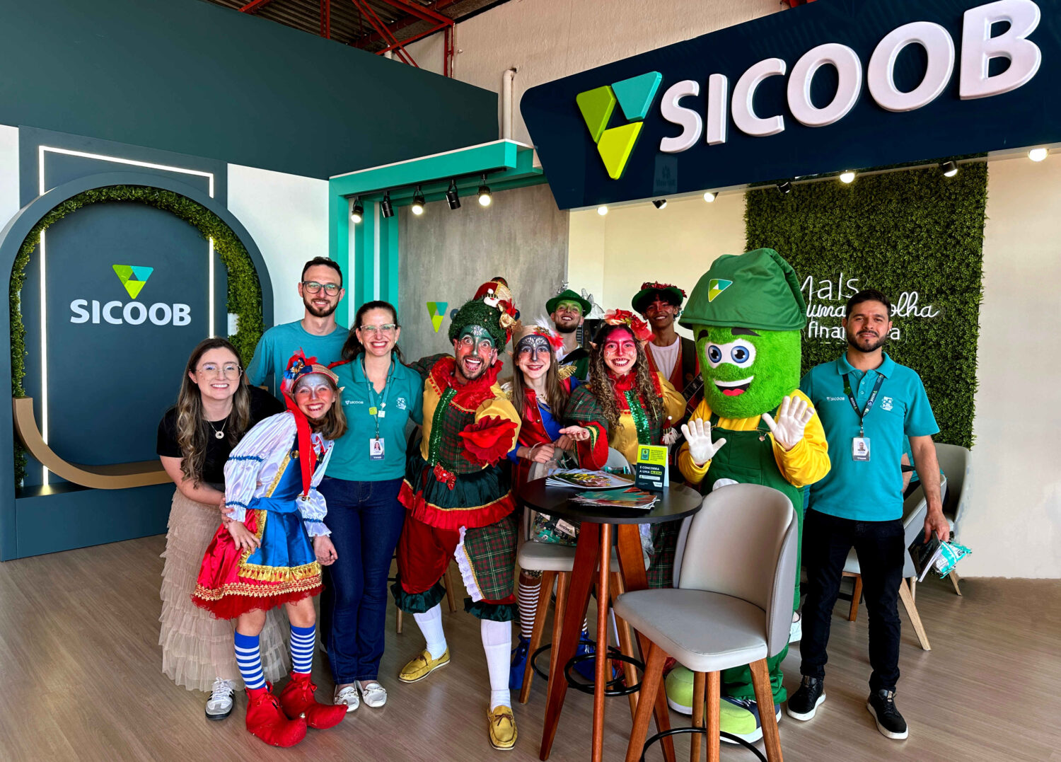 Sicoob São Miguel celebra resultados da Expovale + Construmóbil