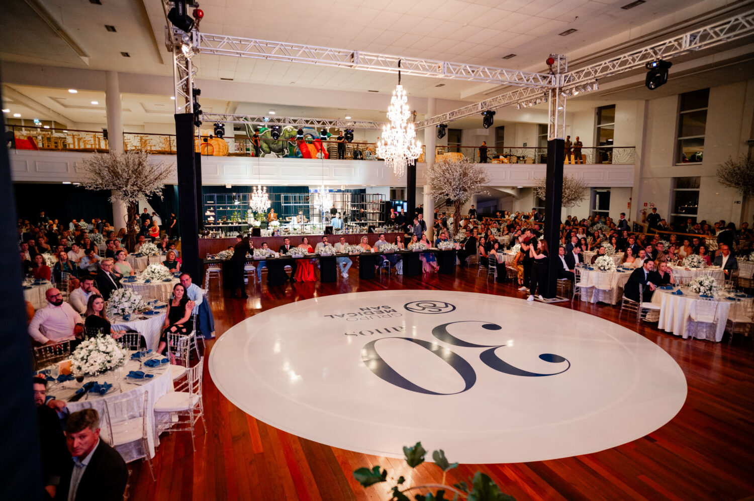 Baile celebra 30 anos de história do Grupo Medical San