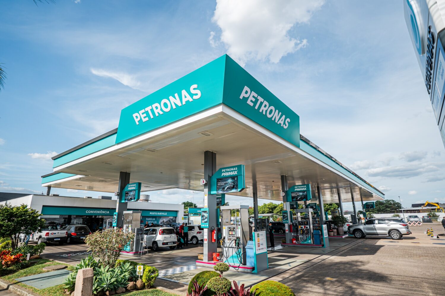 Rede de postos da Malásia chega à Porto Alegre e gera 40 postos de trabalho