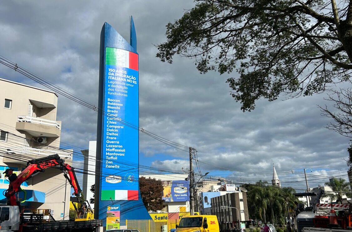 Santa Clara homenageia fundadores com banner de 20 metros
