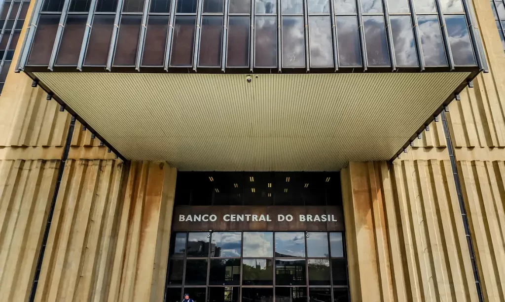 Mercado financeiro reduz previsão da inflação
