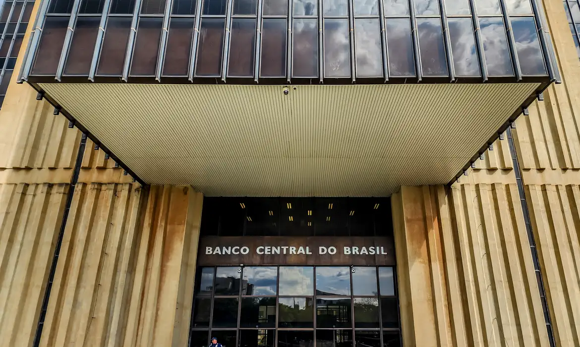 Mercado financeiro reduz previsão da inflação