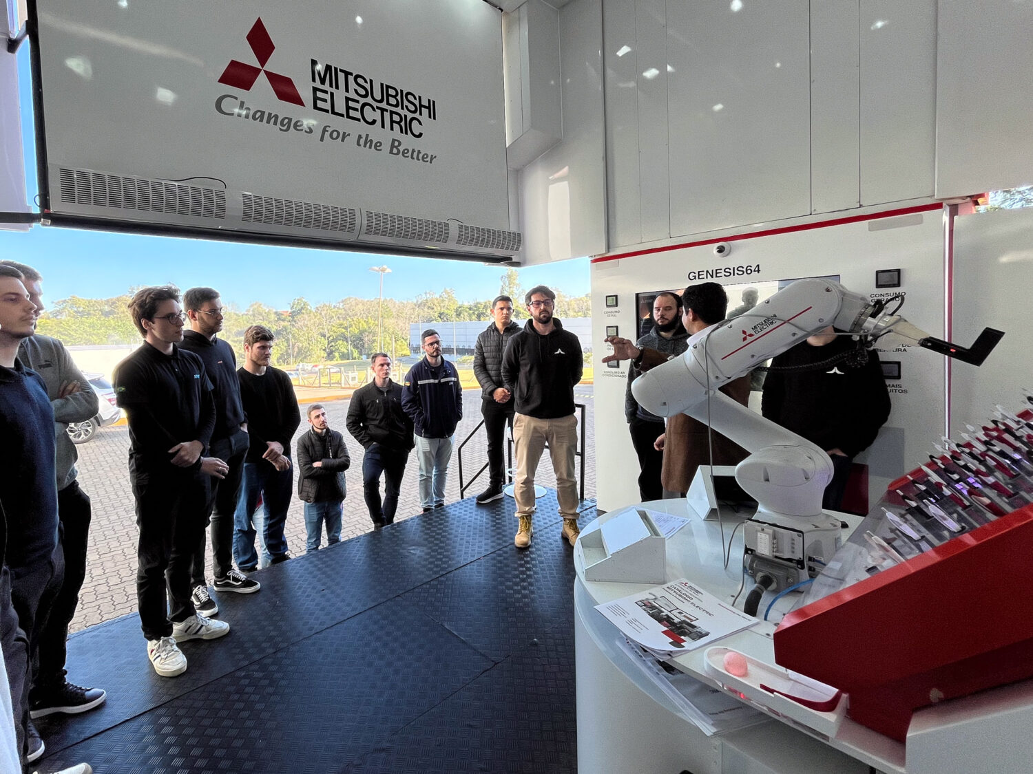 Tecnovates recebe Caminhão de Inovação Mitsubishi Electric