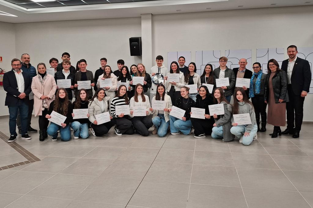 Acil sedia formatura do programa Miniempresa