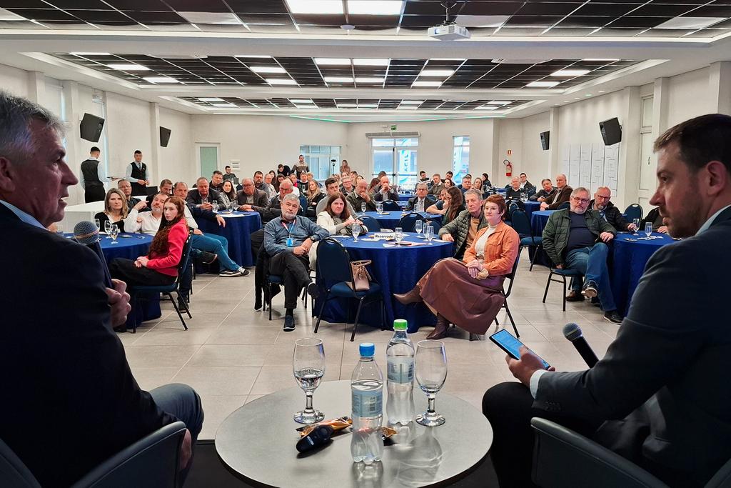 Presidente da Dália Alimentos compartilha estratégias na Acil