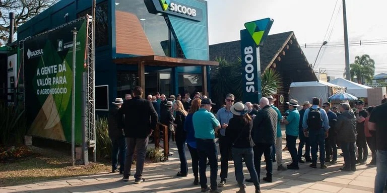 Sicoob abre feira com R$ 220 milhões pré-negociados