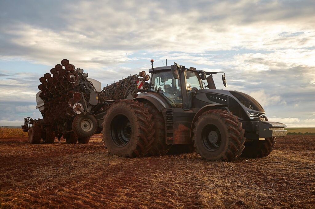 Trator da Série S6 da Valtra é destaque na Expointer