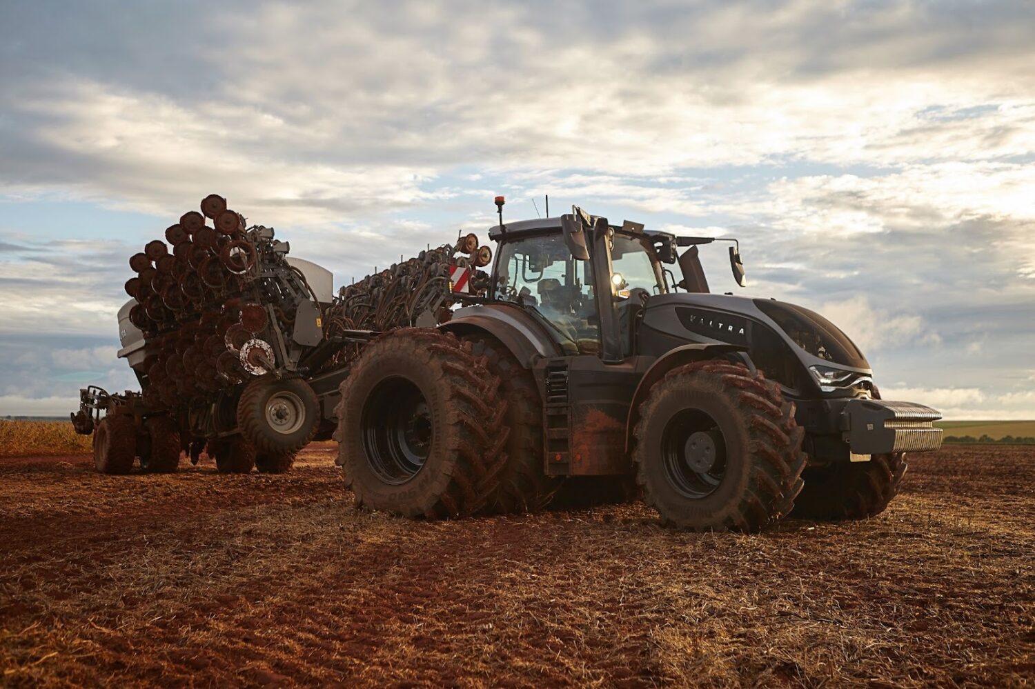 Trator da Série S6 da Valtra é destaque na Expointer