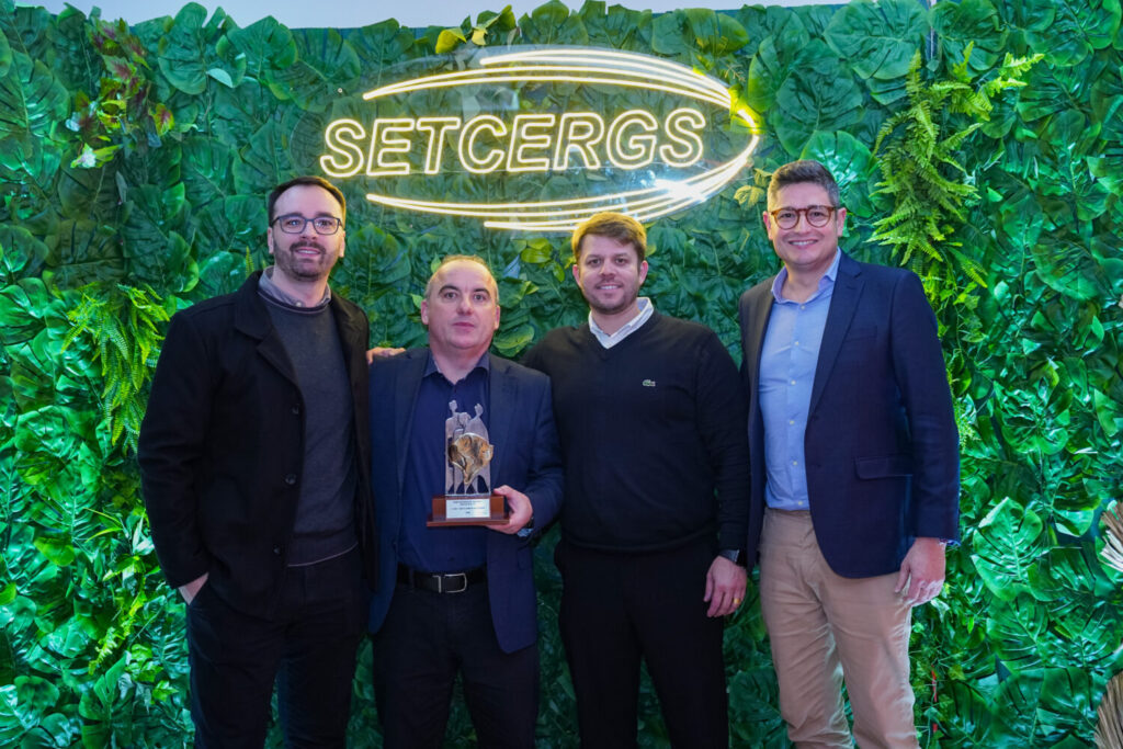 Vipal Borrachas recebe Prêmio Preferência do Transporte e Logística