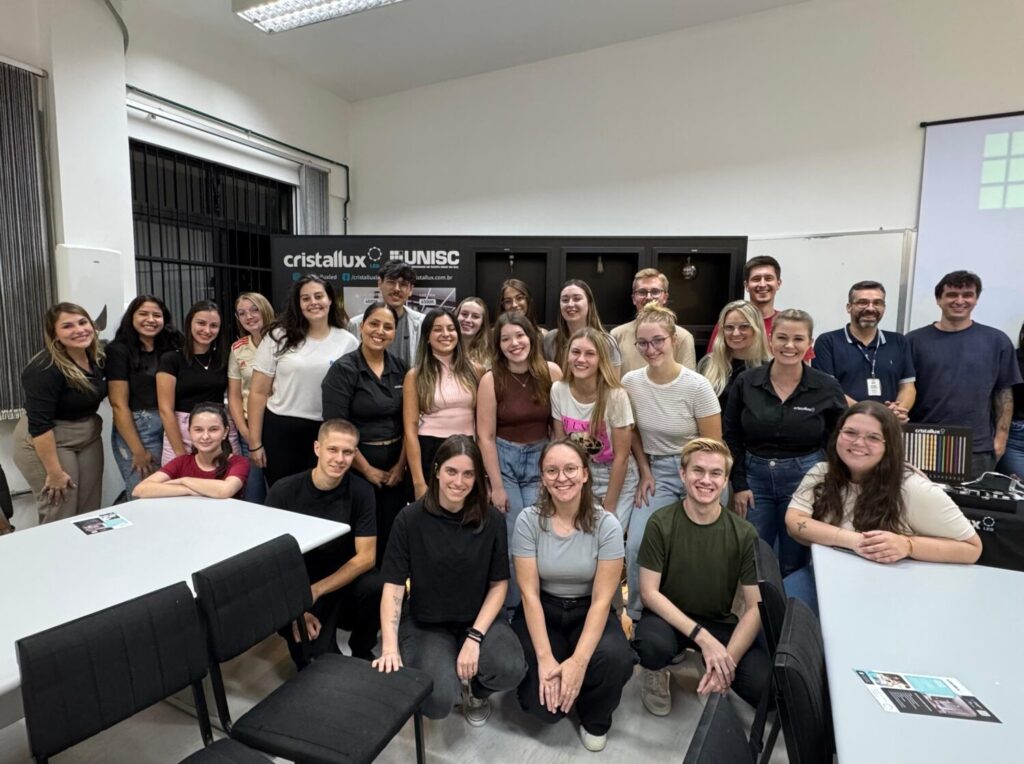 Cristallux promove formação de talentos em projeto com universidades