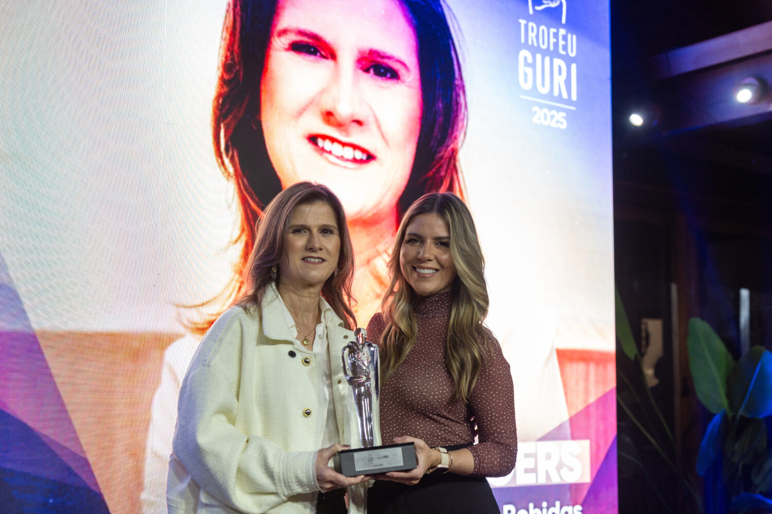 Aline Eggers é agraciada com Troféu Guri na Expointer