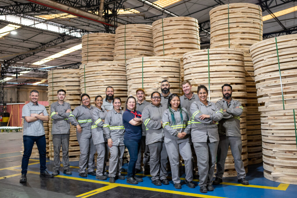 Alubar inicia produção de carretéis de madeira em Montenegro