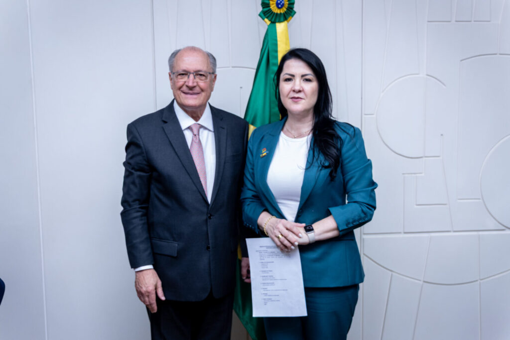 Famurs entrega pedido de apoio a setores afetados pelo tarifaço