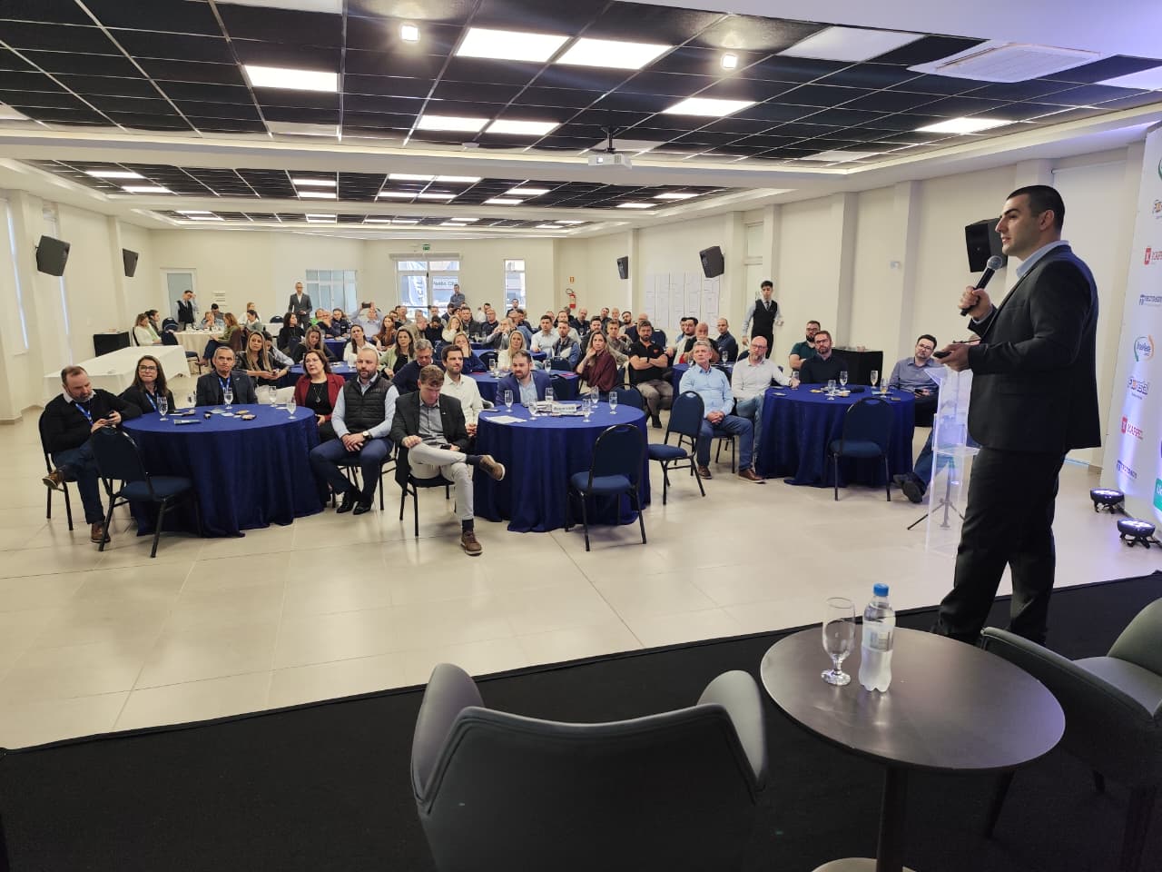 Giovani Baggio analisa os impactos da guerra tarifária na Acil