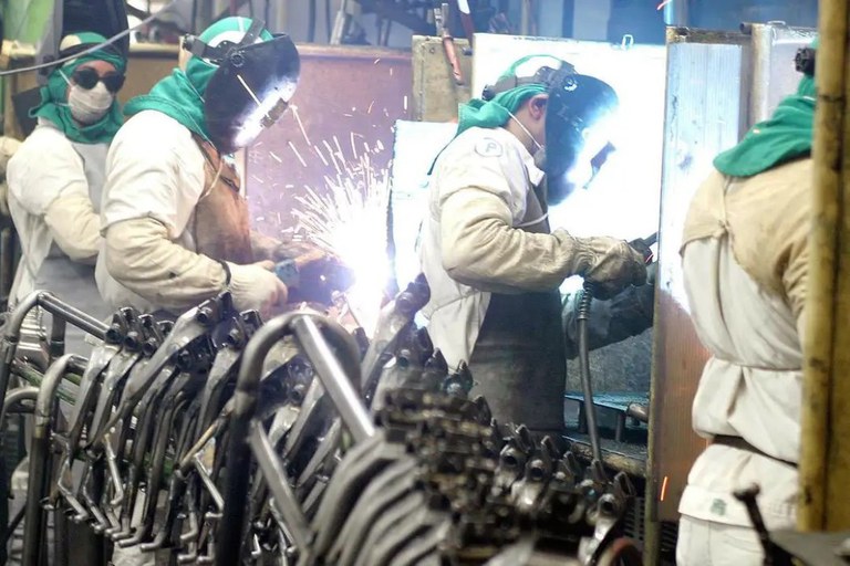 PIB cresce 3,2% nos 12 meses terminados em junho