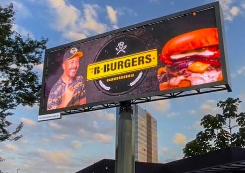 Empresas do RS investem em painéis de LED como fonte de renda