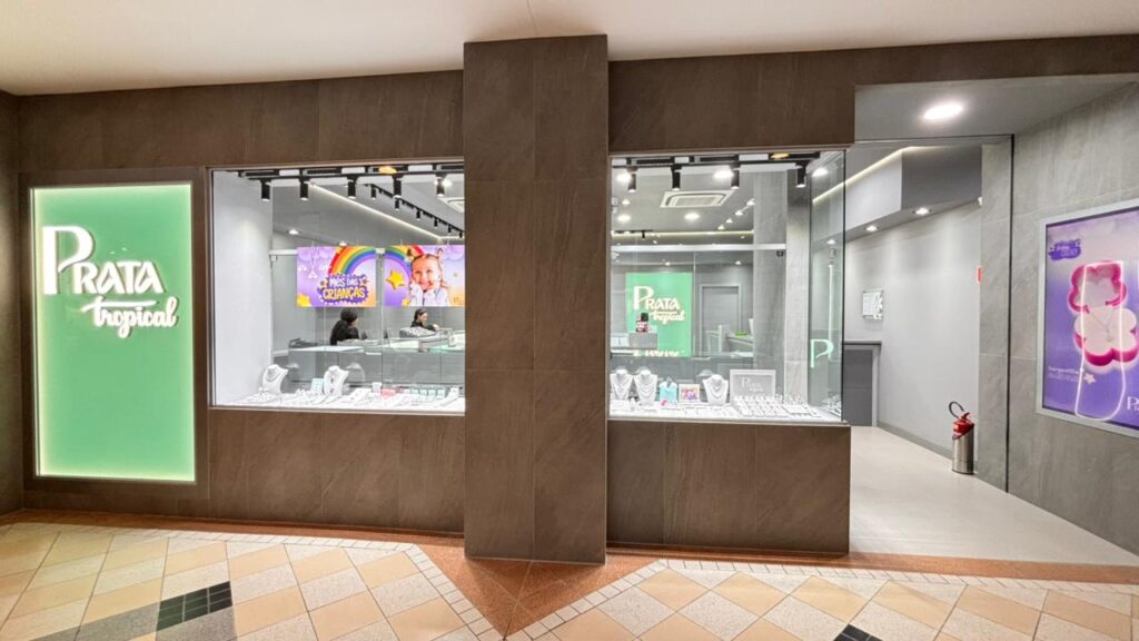Prata Tropical reabre com loja ampliada no Pratavieira Shopping