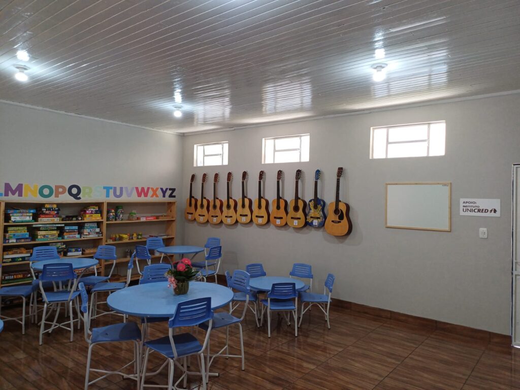 Unicred Horizontes entrega sala especial para o Promenor