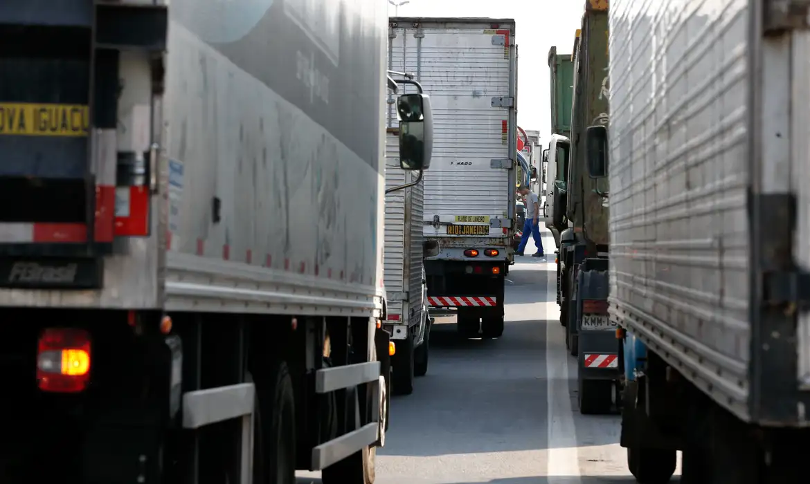 CMN regulamenta linha de crédito para financiamento de caminhões 