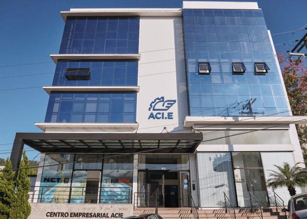 ACI-E fortalece o associativismo e amplia serviços aos associados