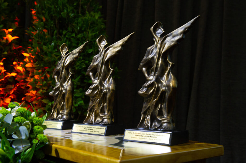 Sindilojas Caxias abre votação para o Troféu O Mercador