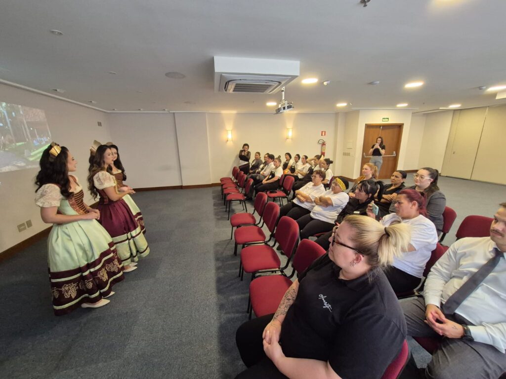 Blue Tree Towers recebe comitiva oficial da Festa da Uva