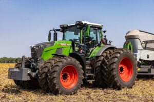 Novo trator Fendt 800 Vario Gen5 eleva o padrão