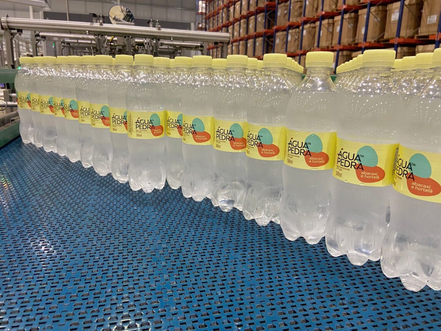 Fruki lança Água da Pedra saborizada em novas embalagens