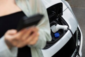 Venda de carros eletrificados cresce 65,5% em 2026