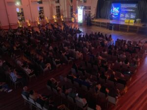 A 11ª edição do Reload Sindilojas foi realizada na noite desta quinta-feira (16), no Clube Tiro e Caça