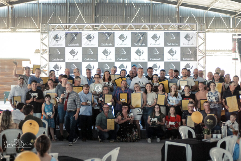 Associados e granja da Dália recebem distinção na Expointer