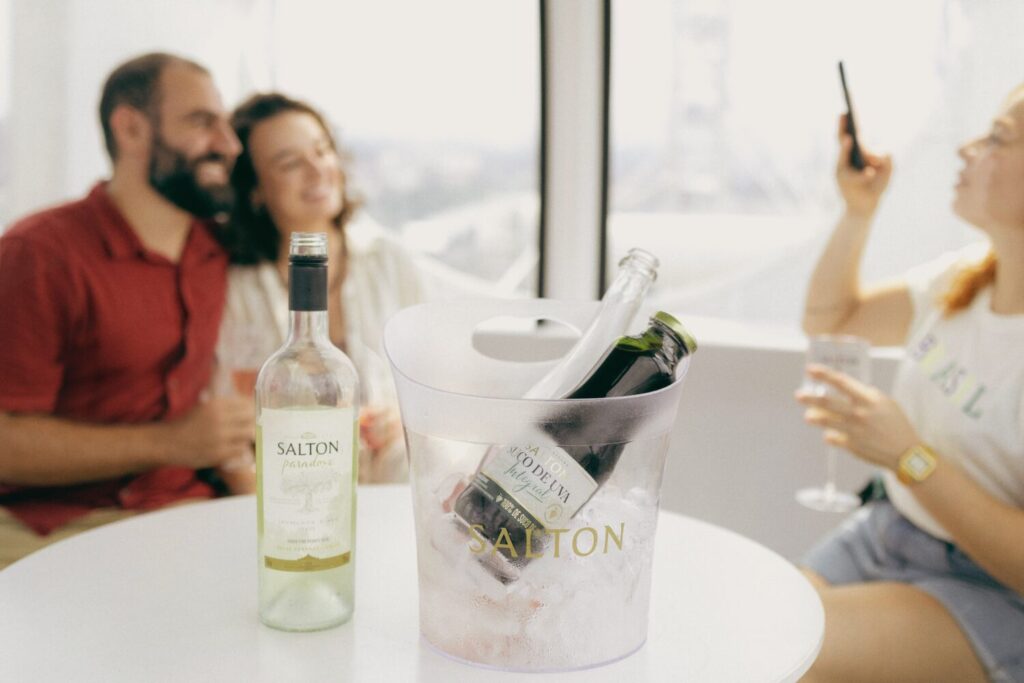 Salton e Roda Rico brindam nas alturas em São Paulo