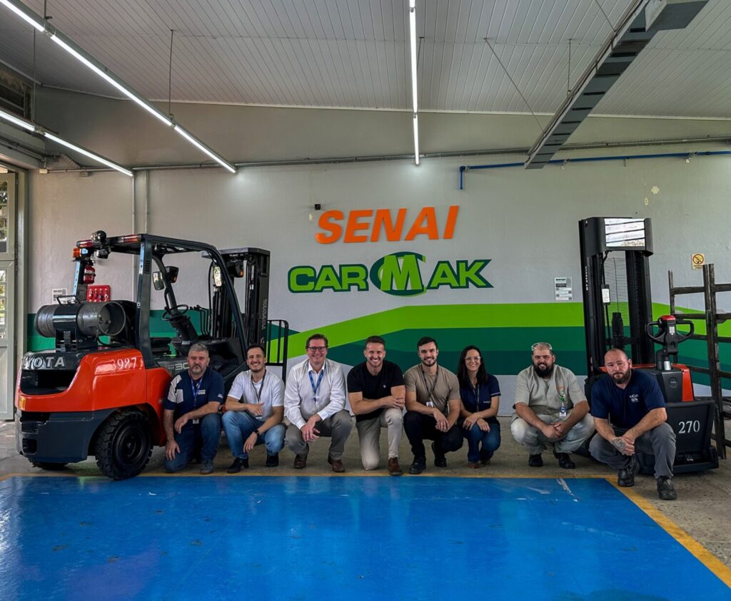Senai e Carmak lançam curso de manutenção de empilhadeiras