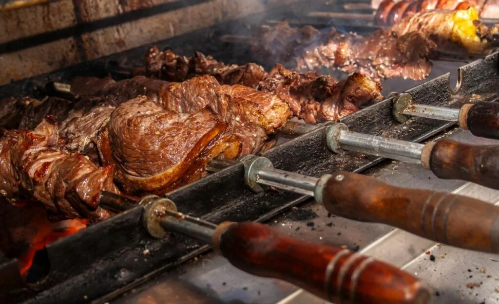 Churrasco e bebidas acumulam alta de 11,5% entre as Copas de 22 e 26