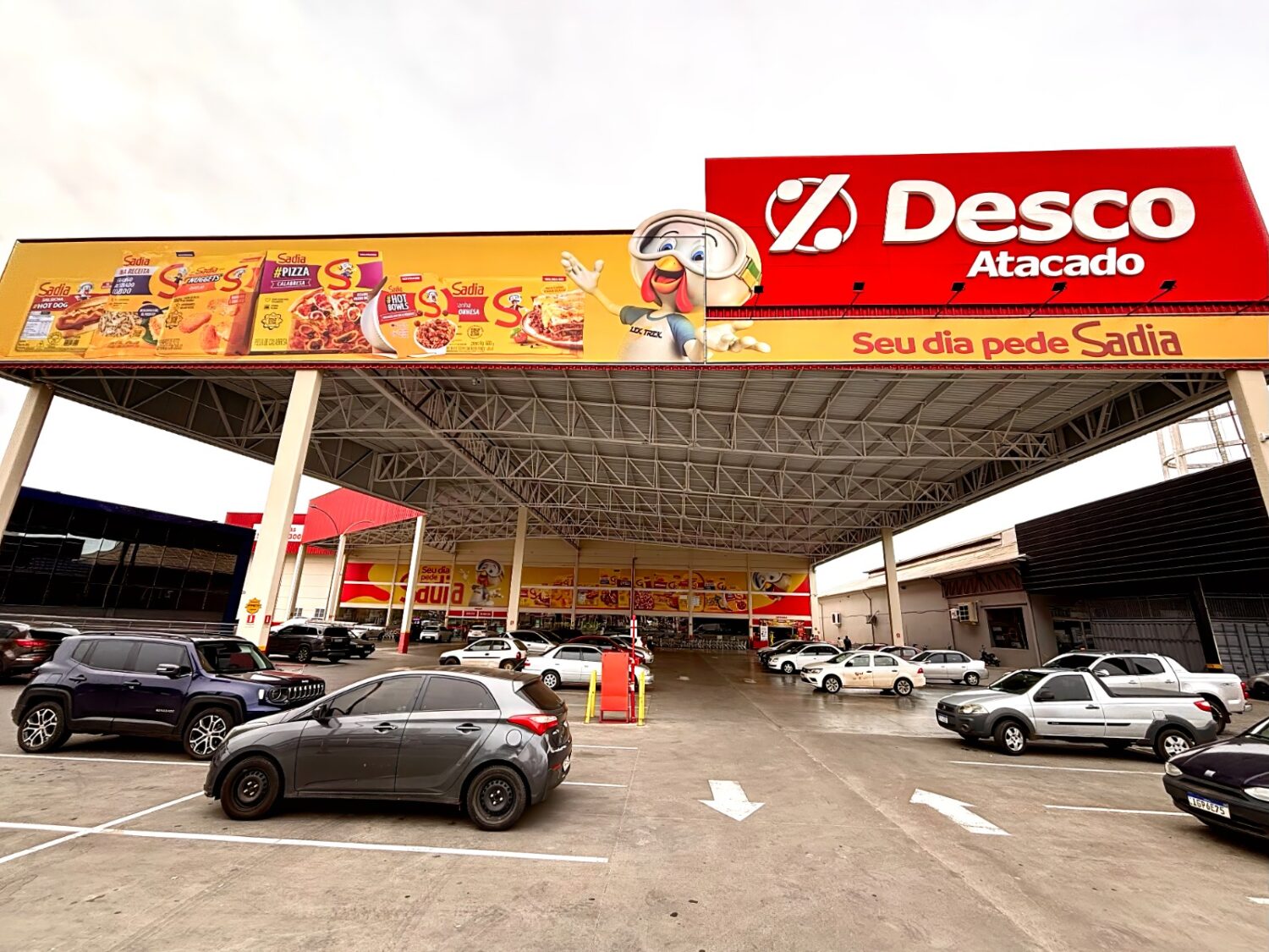 Desco Lajeado inaugura fachada temática da Sadia