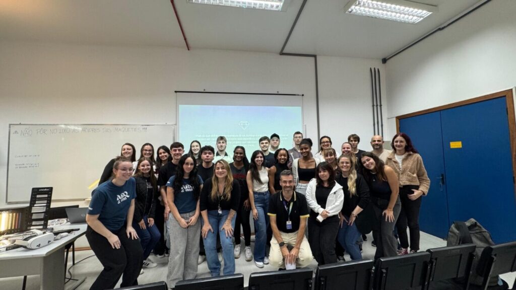 Cristallux apoia estudantes no desenvolvimento de luminárias