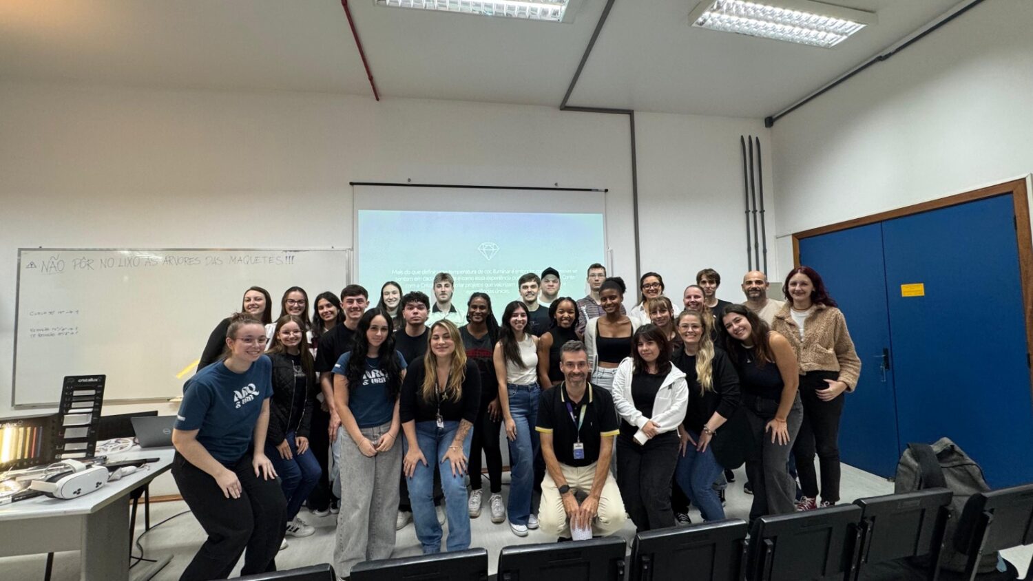 Cristallux apoia estudantes no desenvolvimento de luminárias