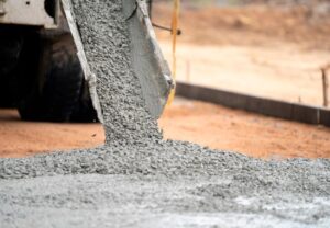 Vendas de cimento recuam em julho com o impacto das chuvas
