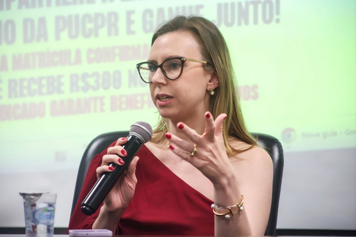 Caroline Klóss modera debate sobre recuperação extrajudicial