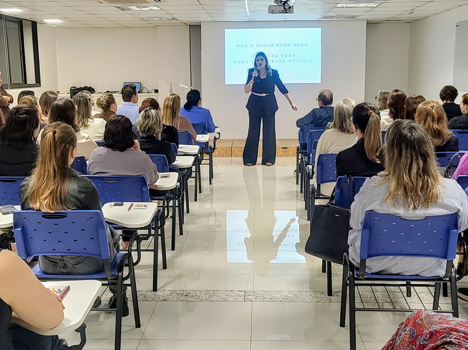 Palestra na ACI-E aponta caminhos para vender mais